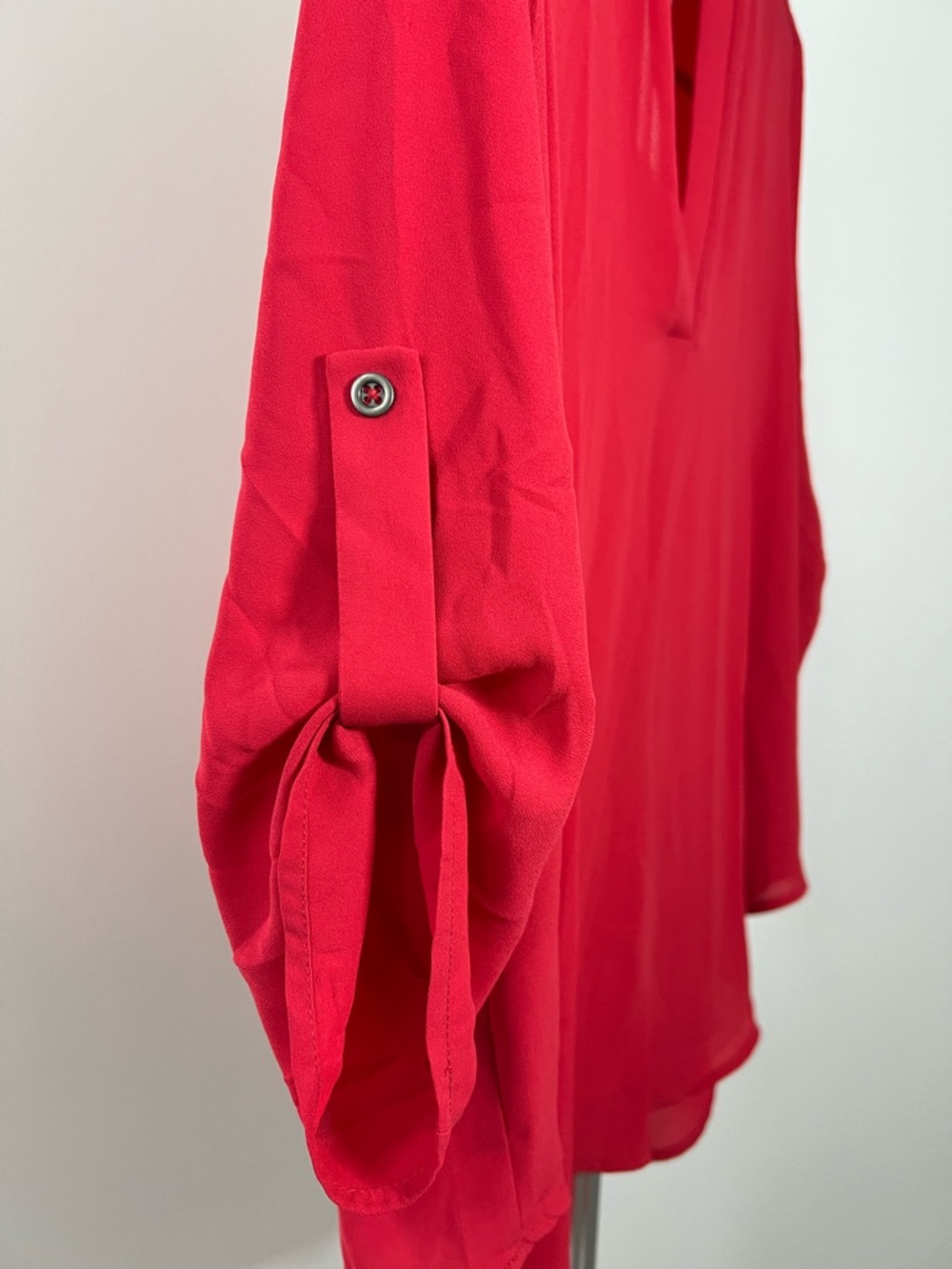 Lush Coral V-Neck Summer Minimalist Chic Roll-Tab Blouse Women's Medium - Picture 2 of 4